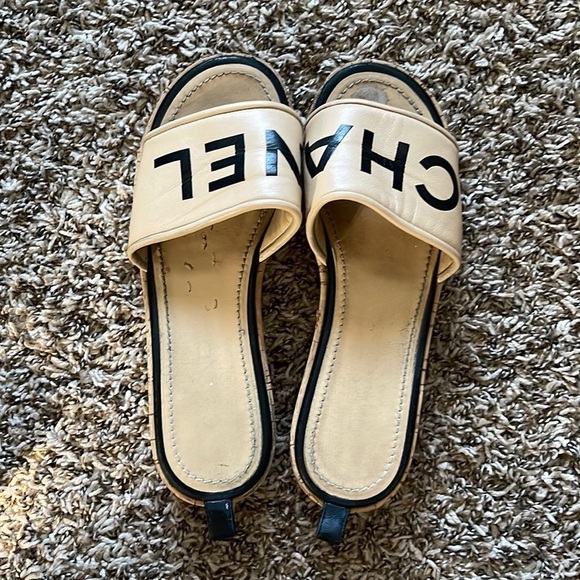 CHANEL slides - Picture 2 of 10